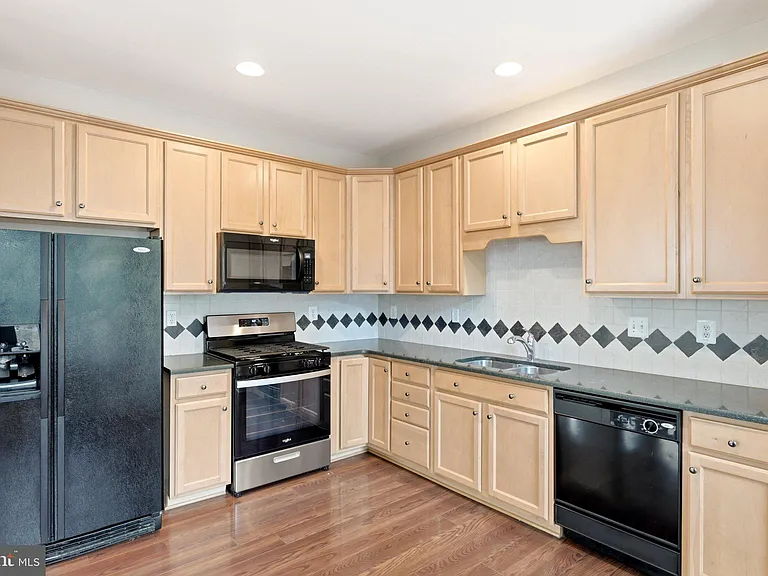 300 Kintyre Ln — Photo 11