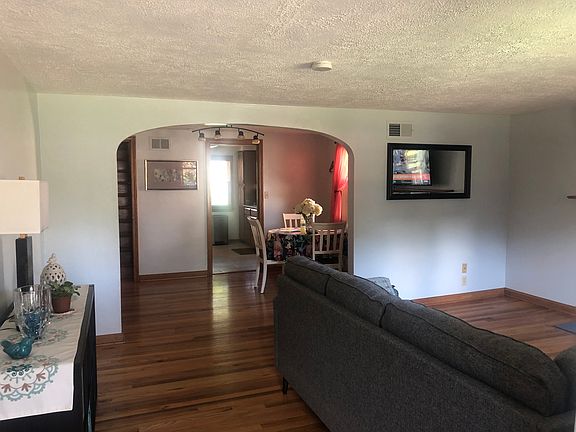 2nd image of 476 Beechwood Dr