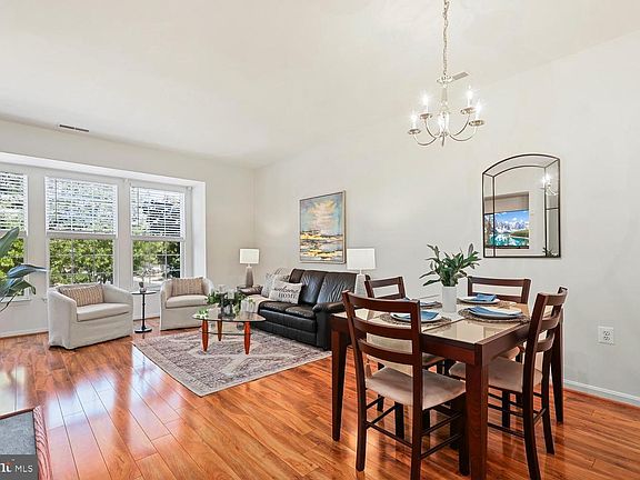 3rd image of 23110 Blackthorn Sq