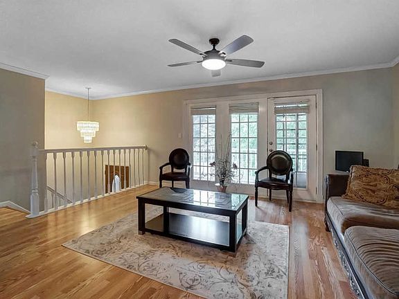 4th image of 6885 Netherland Dr