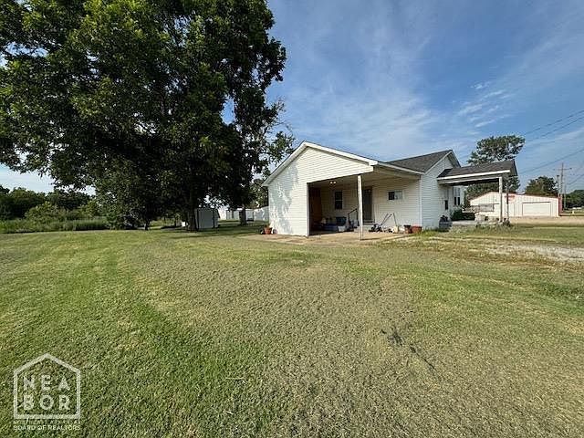 2nd image of 202 E Maple Ave
