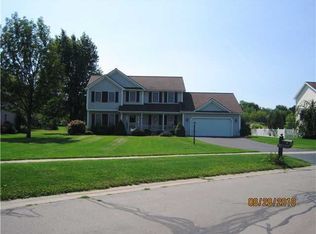 4 Sunset Dr, Livonia, NY 14487