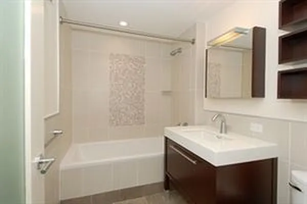 Rented by R New York | media 24