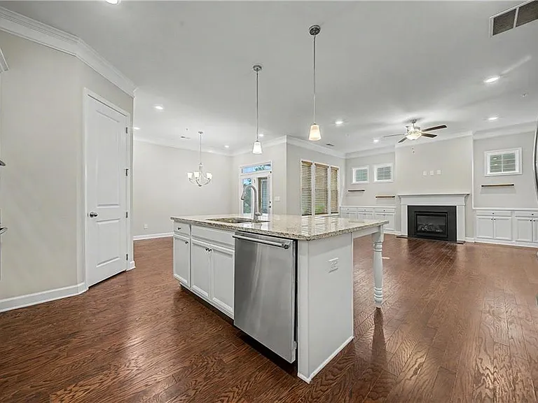 165 Mansfield Dr — Photo 13