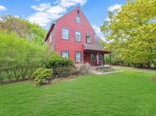 215 Old Farm Rd, Riverhead, NY 11901