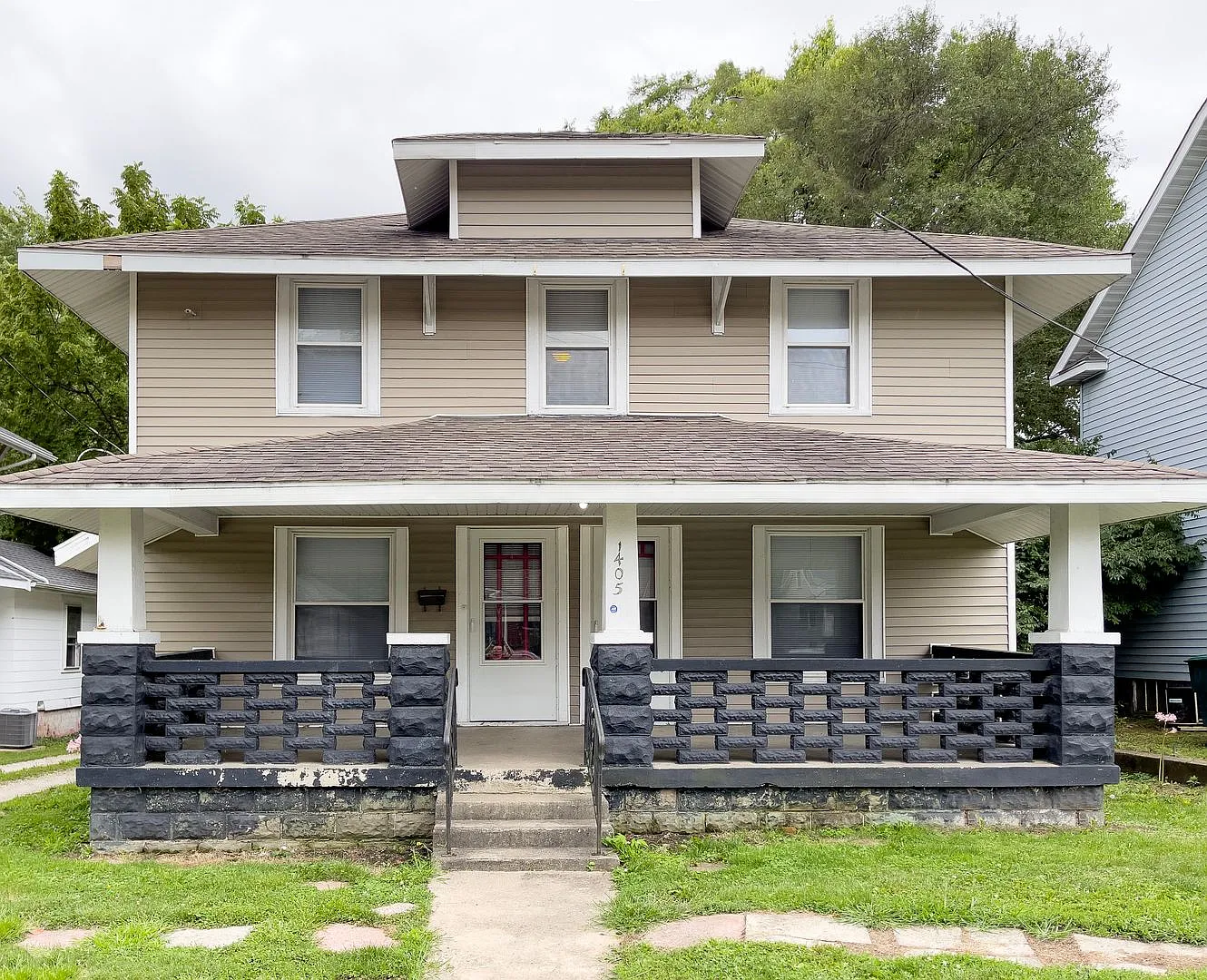 6 Bedroom, 3 Bathroom Large Home, Close to Campus: Washer and Dryer Included — Photo 3