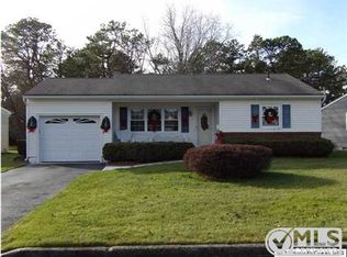 1008 Edgebrook Dr E, Toms River, NJ 08757