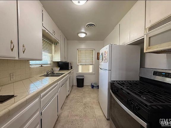 4th image of 2512 Barnett St
