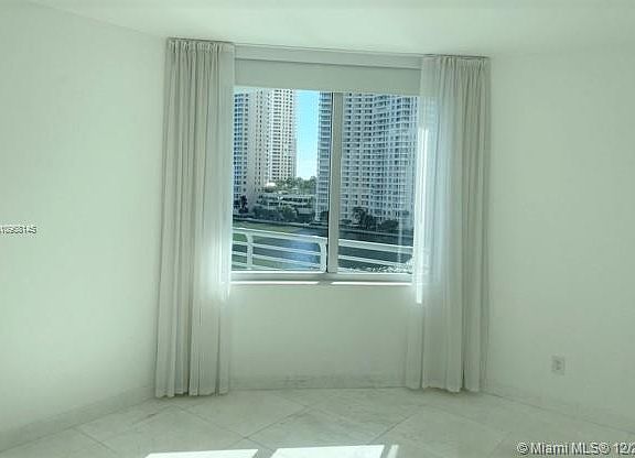 5th image of 325 Biscayne Blvd #819