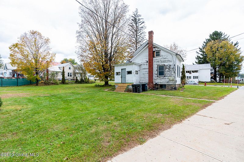 5th image of 422 Oak Street