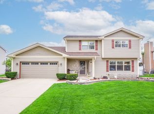 978 Almond Dr, Aurora, IL