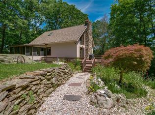 44 Deep River Rd, Centerbrook, CT 06409