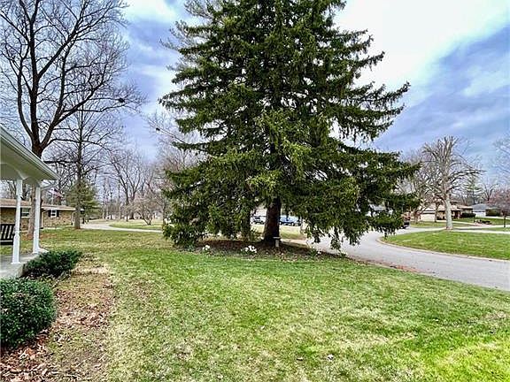 4th image of 207 Narcissus Dr