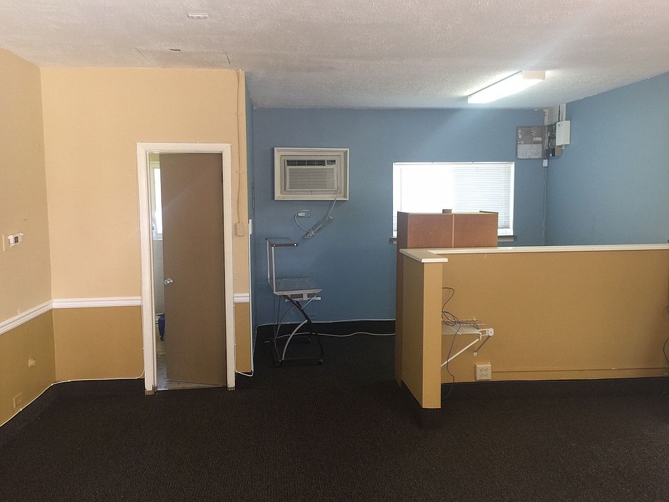 2nd image of 967 Graceland Ave Ste 1