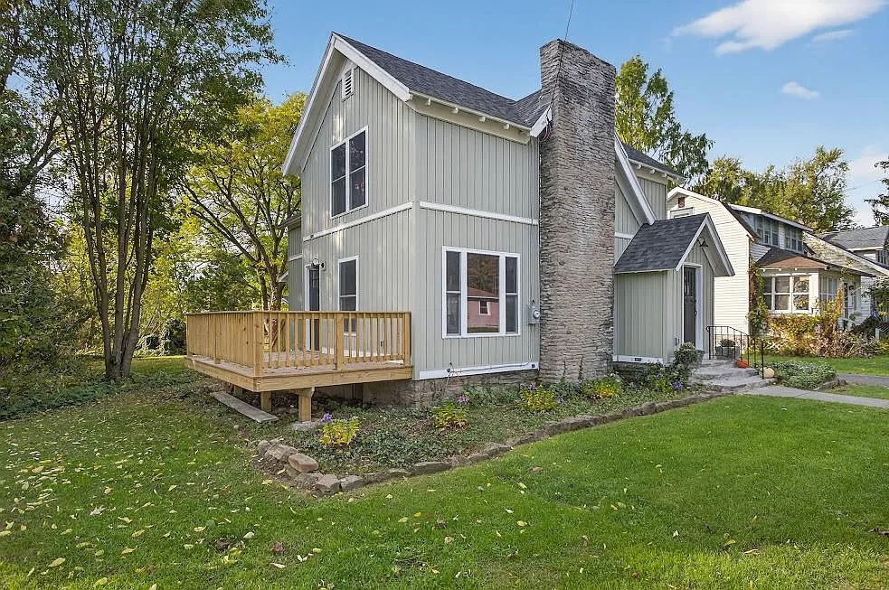 127 W Warrington Rd — Photo 2