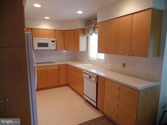 5th image of 7410 Tillman Dr