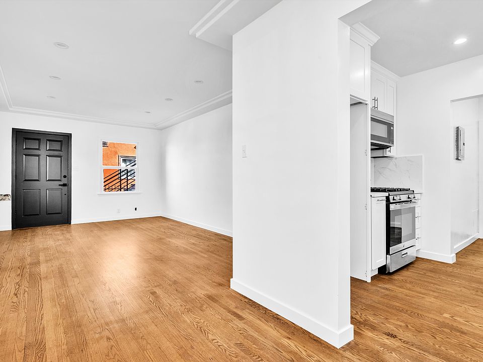 1st image of 1938 S Harcourt Ave #1938