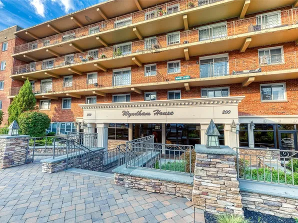 200 Atlantic Avenue #136, Lynbrook, NY 11563