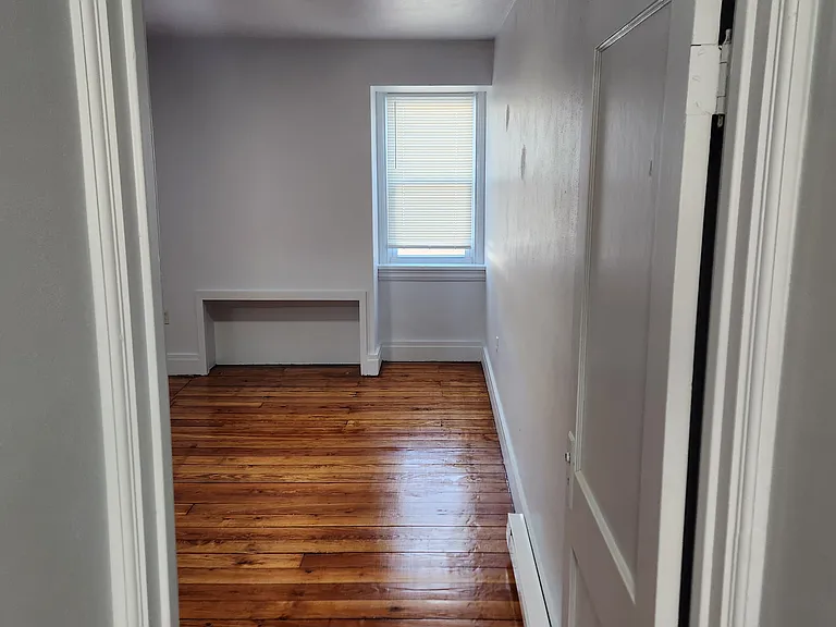 545-547 W Maple St #5 — Photo 19