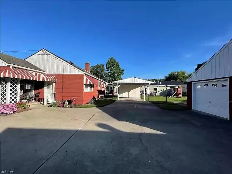 612 Victoria Ave — Photo 4