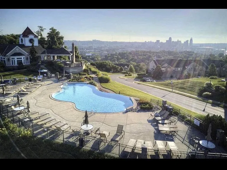335 Skyview Ct — Photo 22