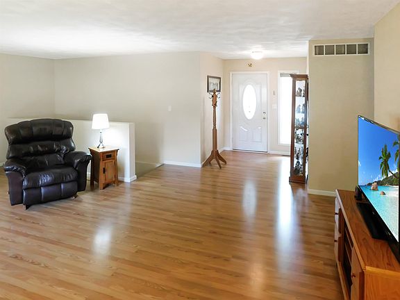 5th image of 14039 Hanna Way