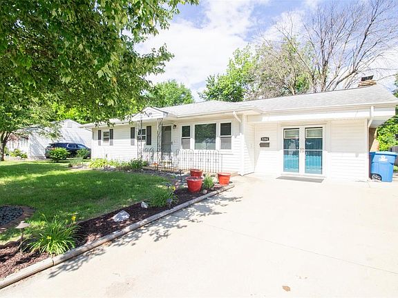 2nd image of 3204 Aubrey Ave
