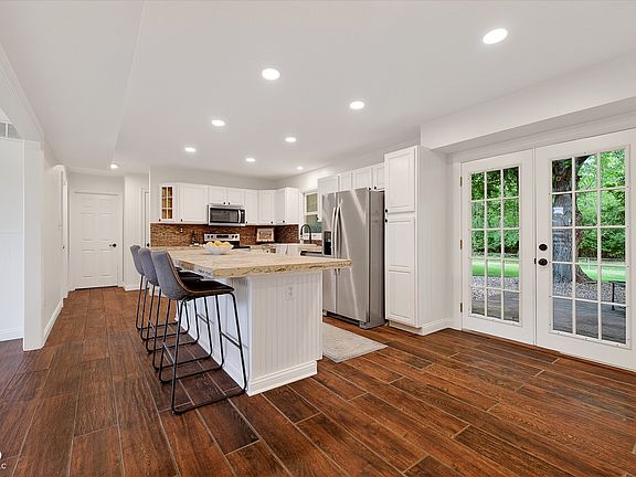 5th image of 9838 Barth Dr