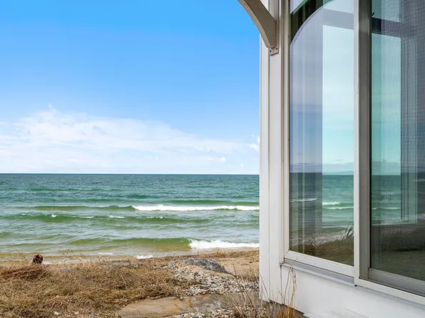 3126 Lakeshore Rd, Manistee, MI 49660