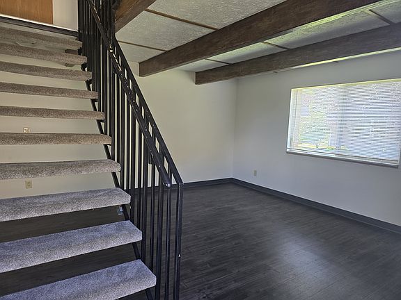 4th image of 2 Meadows Dr APT A
