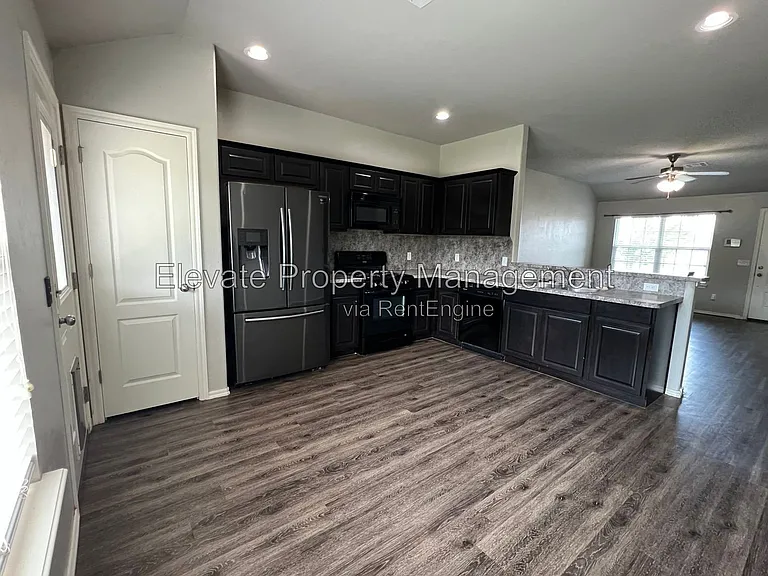5020 Caleb St — Photo 8