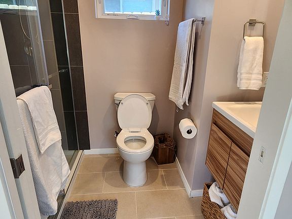3rd image of 3572 Talbot St