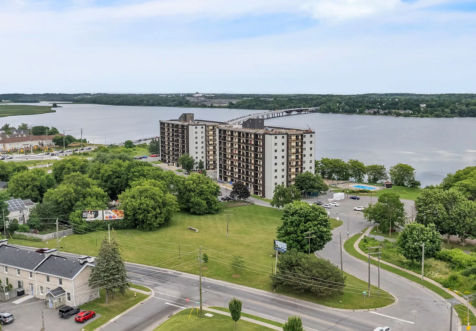 Village on the River Apartments — Photo 2