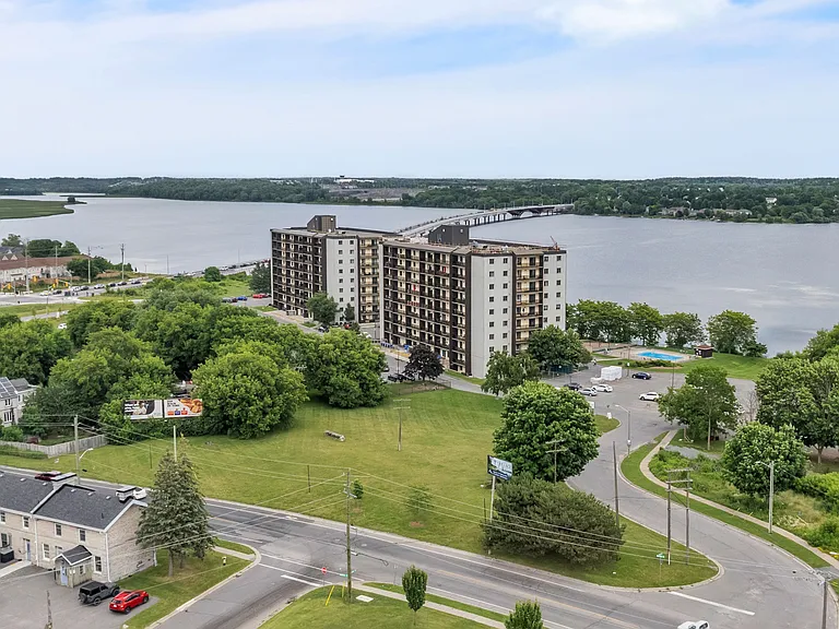 47 Village Dr — Photo 2
