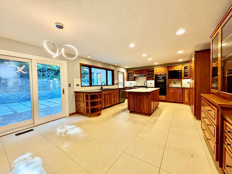 18132 Westview Dr — Photo 7