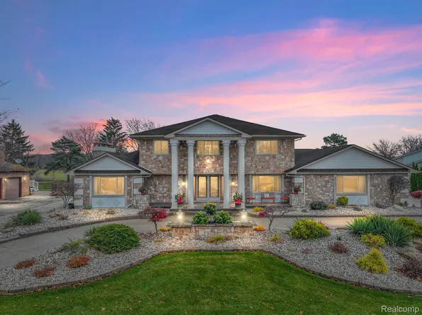 17867 Yorkshire Dr, Riverview, MI 48193