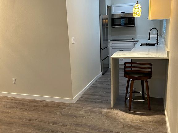 2nd image of 608 S Willow Ave APT A