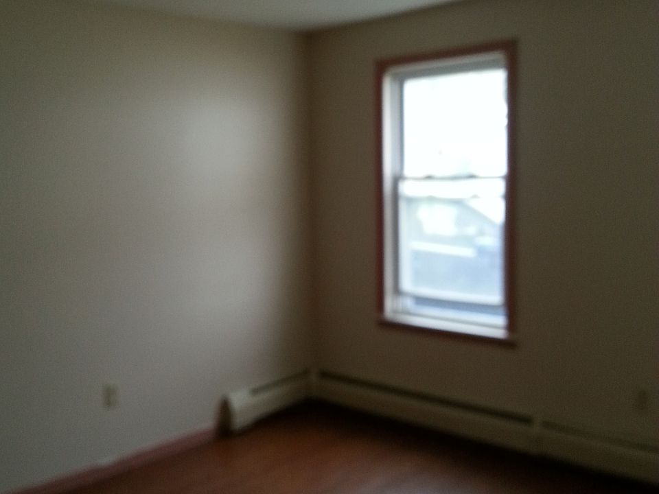 2nd image of 98 Mill St