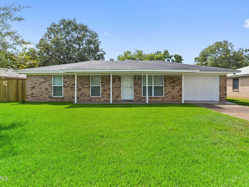 1st image of 31 Pembrook Cir