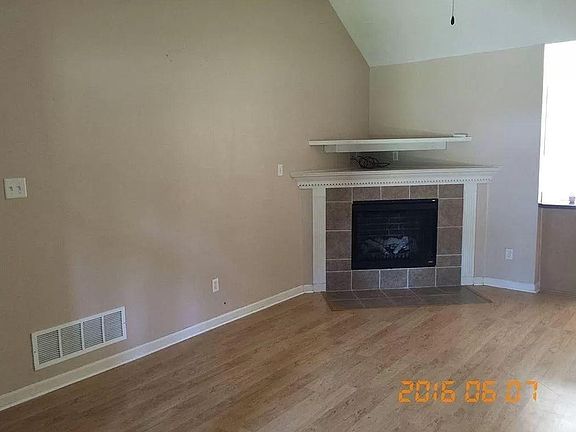 2nd image of 265 Clay St