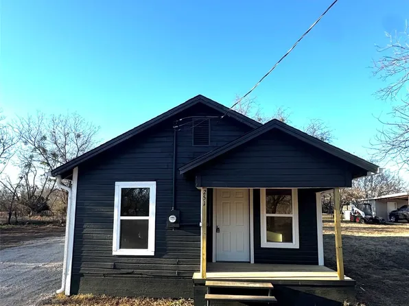 251 E Crow St, Stephenville, TX 76401