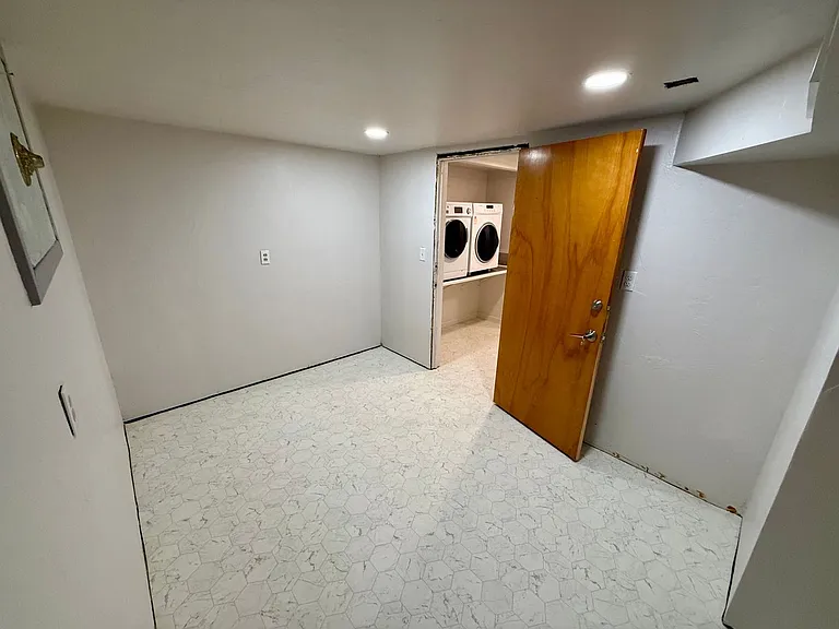 532 Bryden Ave — Photo 16