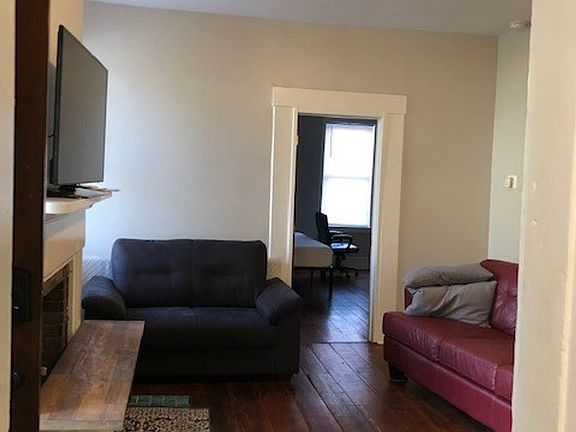 3rd image of 45 E 1st Ave