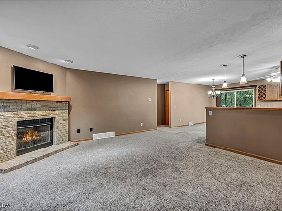 5th image of 44 Leffingwell Dr