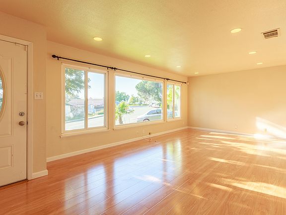 2nd image of 464 Moorland St