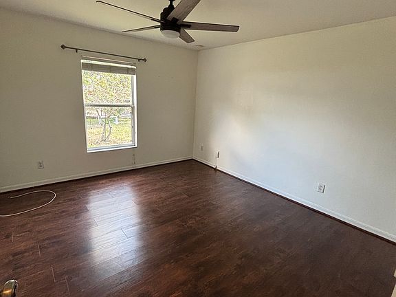 3rd image of 2123 NE 1st Pl