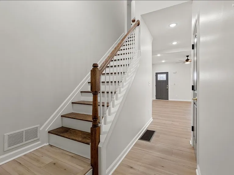 841 Georgetown St — Photo 11