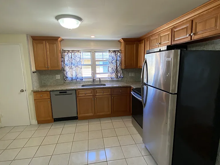 555 Main St #2 — Photo 2