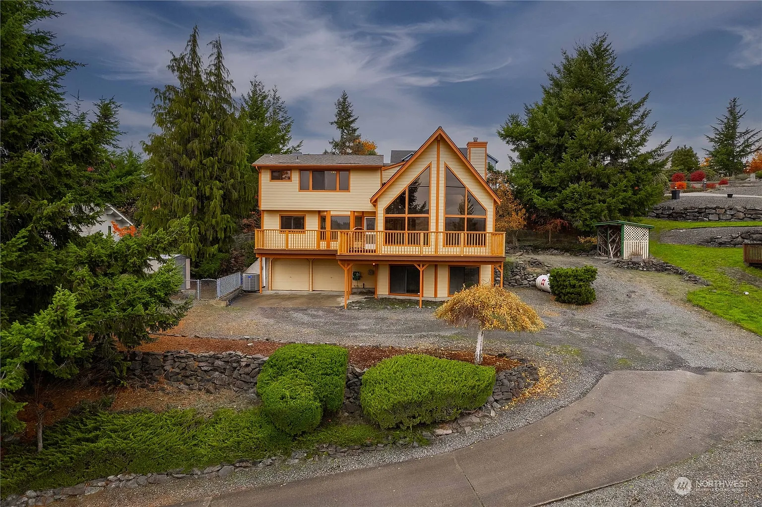 195 Dow Ridge Drive N photo 1
