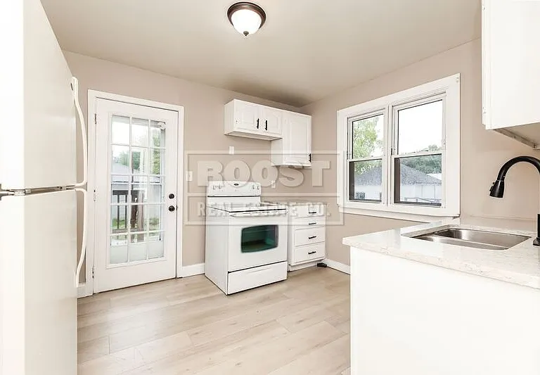 103 N Clairmont Ave — Photo 5